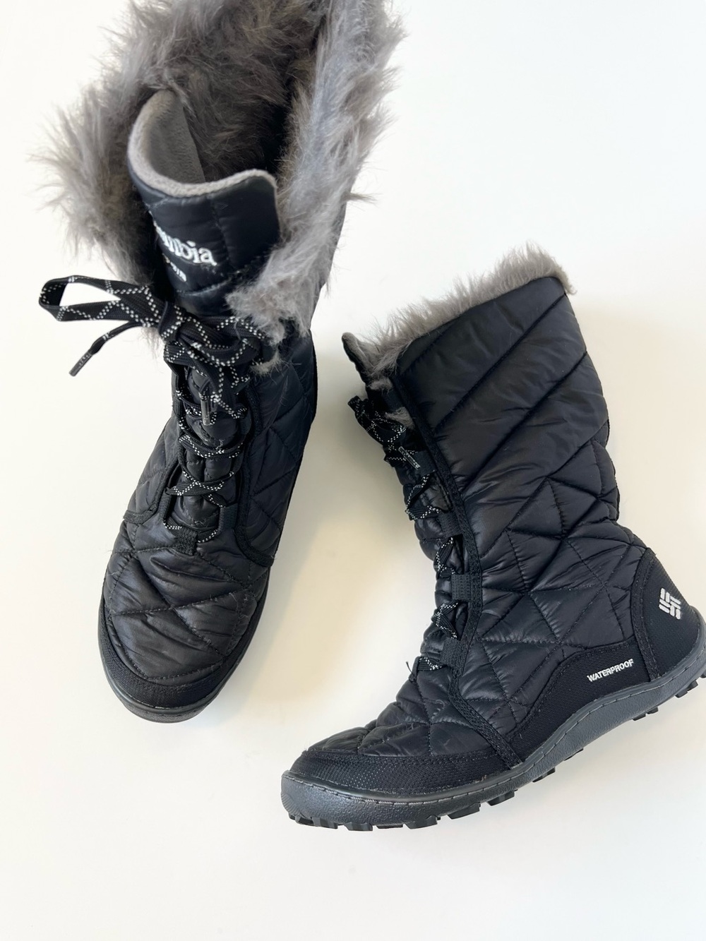 Columbia black quilted boots Size 9 Fur edge boots Snow boots Warm Winter Skiing